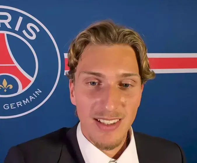 Resmi! PSG Perkenalkan Mika Godts, Rekrutan Baru dari Ajax