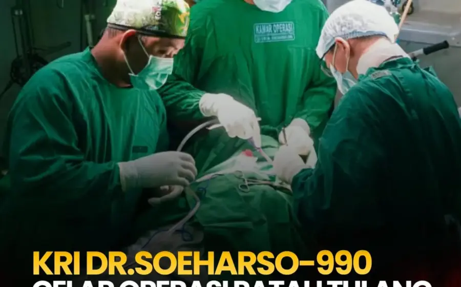 KRI dr. Soeharso Operasi Patah Tulang Korban Gempa NTT
