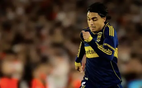 Napoli Temui Agen Zeballos, Bahas Pindah Januari