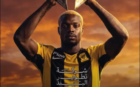 Al-Ittihad Menang 1-0 atas Al-Qadisiyah Meski 10 Pemain