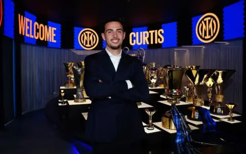 Curtis Jones Resmi Gabung Inter Milan dari Liverpool
