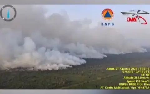 BNPB Padamkan Karhutla Riau dengan 1,5 Juta Liter Air