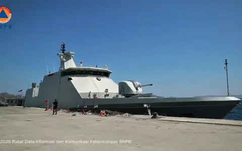 BNPB Kerahkan KRI Bung Hatta Angkut Logistik Korban Gempa NTT