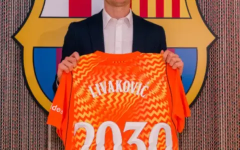 Resmi: Livakovic Teken Kontrak Barcelona hingga 2030