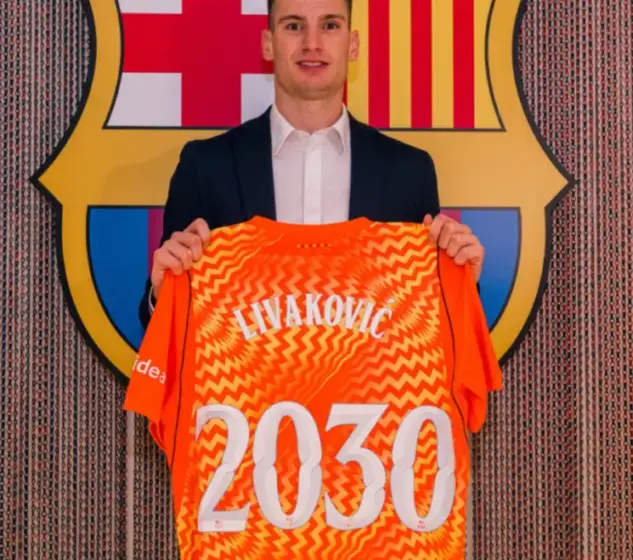Resmi: Livakovic Teken Kontrak Barcelona hingga 2030