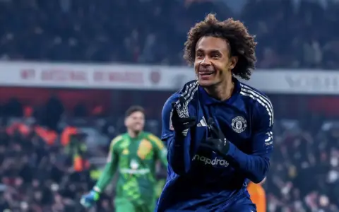 Fiorentina Ajukan Tawaran Resmi untuk Joshua Zirkzee, Man United Pertimbangkan